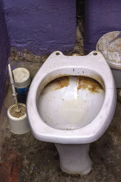Umumi Tuvalette Kireçtaşı Lekeli Pis Hijyenik Olmayan Klozet — Stok fotoğraf