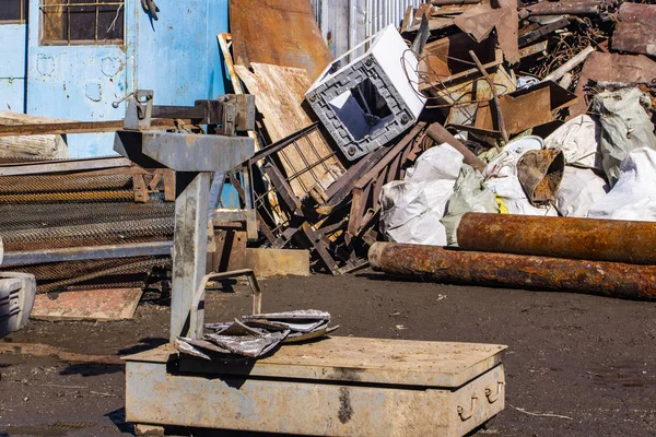 Odbiór złomu metali żelaznych na wadze — Zdjęcie stockowe