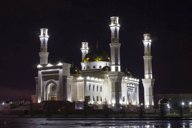 ışık aydınlatma yağmurdan sonra gece cami