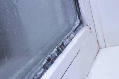 Kışın plastik pencerelerin donması sorunu, t