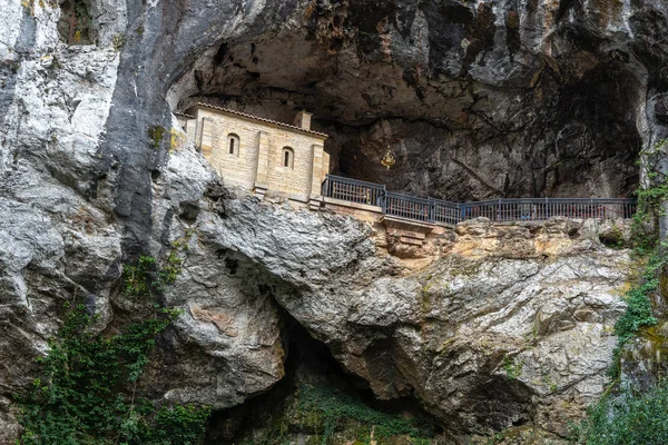 Ιερό Σπήλαιο Του Covadonga Αστούριας Ισπανία — Φωτογραφία Αρχείου