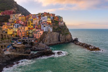 Manarola Köyü, Gündoğumu, Cinque Terre, İtalya