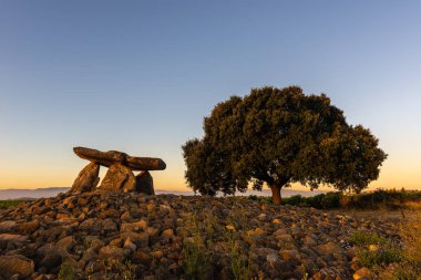 Chabola de la Hechicera Dolmen, gündoğumu, Elvillar, Bask ülke, İspanya