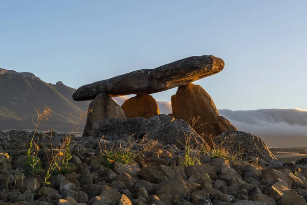 Dolmen Chabola Hechicera Bei Sonnenaufgang Elvillar Baskenland Spanien — Stockfoto