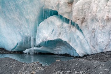 Pastoruri glacier in Huascaran National Park, Peru clipart
