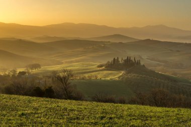 Gün doğumunda Podere Belvedere villası, Orcia Valley, İtalya