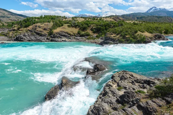 智利巴塔哥尼亚贝克河和内夫河汇合瀑布 — 图库照片