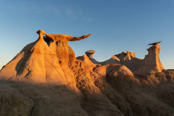美国新墨西哥州Bisti Zin荒野区日出时的翼岩层 — 图库照片