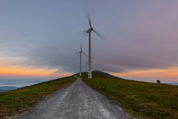 Windkraftanlagen Park Bei Sonnenaufgang Oiz Berg Baskenland Spanien — Stockfoto