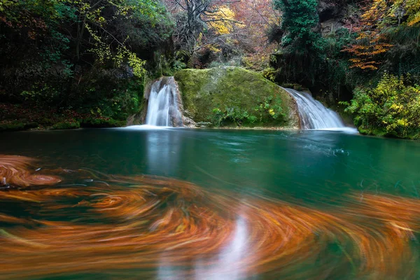 Fonte Rio Urederra Cordilheira Urbasa Navarra Espanha — Fotografia de Stock