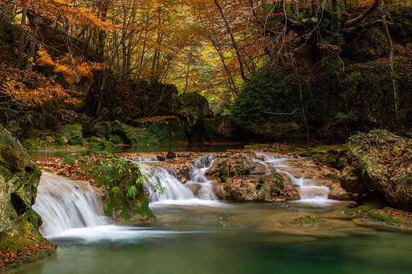 Fonte Rio Urederra Cordilheira Urbasa Navarra Espanha — Fotografia de Stock