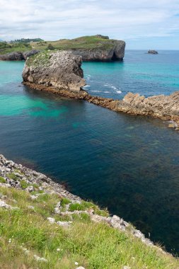 Buelna'nın kayalık kıyıları, Asturias, İspanya