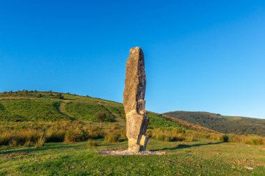Arlobi menhir, Gorbea Doğal Parkı, Alava, İspanya