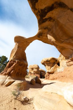 Şeytan Bahçesi'ndeki Metate Arch, Utah'taki Grand Staircase-Escalante Ulusal Anıtı, ABD