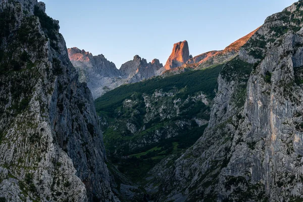 Naranjo Bulnes Connu Sous Nom Picu Urriellu Village Camarmena Lever — Photo