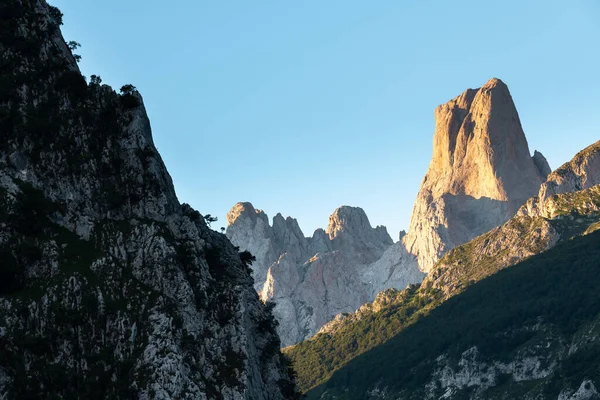 Naranjo Bulnes Connu Sous Nom Picu Urriellu Village Camarmena Lever — Photo