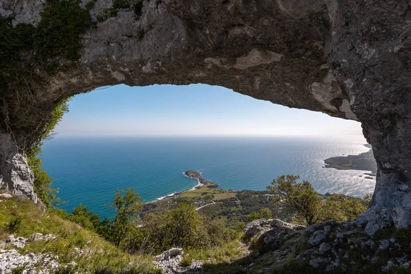 Arco Natural Llamado Ojo Del Diablo Cantabria España — Foto de Stock