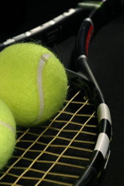 Rakette tenis topu