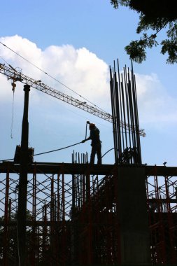 İnşaat alanında çalışma