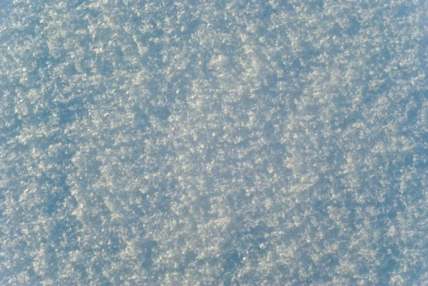 蓬松的表面新鲜的雪与不同的个别雪花 — 图库照片