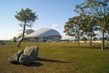 Rusya, Sochy - 24 Eylül 2017: Imereti set üzerinden Fisht Olimpiyat Stadı görünümünü. Mount Fisht sonra adlı 40.000 kapasiteli açık stadyum 2017 FIFA Konfederasyon Kupası ve 2 parçası olarak ana bilgisayar maçları 2016 yılında tekrar hizmete girmiştir