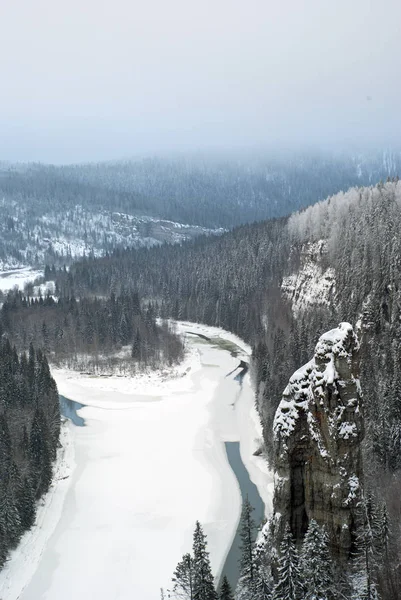 Winter Ansicht Des Fels Teufelsfinger Und Des Flusses Usva Von — Stockfoto