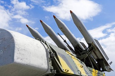 Verkhnyaya Pyshma, Rusya Federasyonu - 01 Mayıs 2018: eski püskü kundağı füze launcher 9a310 müze Buk uçaksavar füze sistemi askeri teçhizat