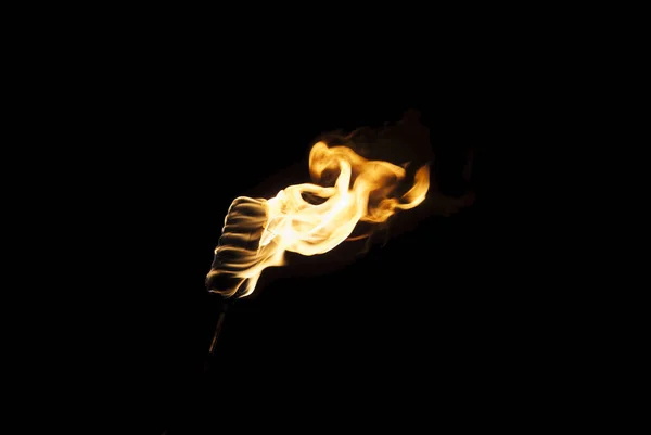 Пламя Факела Темноте Черном Фоне Виден Огонь — стоковое фото
