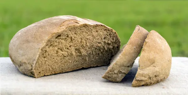 Traditionelles Bauernbrot Ofen Gebacken Mit Geschnittenen Scheiben — Stockfoto