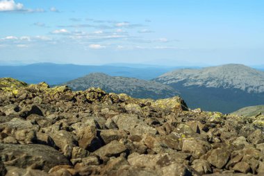 Kuzey Urallar dağların üst kısımları üzerinde ağaçsız taş placers
