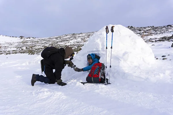 Hiker Pours Thermos Tea His Friend Sitting Snowy House Igloo — Stock Photo, Image