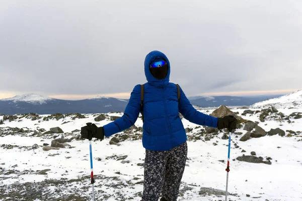 Menina Viajante Roupas Quentes Máscara Prova Vento Óculos Prova Vento — Fotografia de Stock