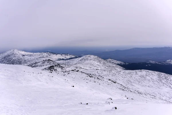 マウント Konzhakovskiy 仮面ライダー 北ウラル山脈 スヴェルドロフスク州 ロシアの最高点の上から冬景色 — ストック写真