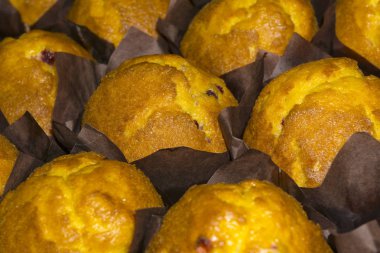 arka plan - altın muffin kekler kahverengi kaydırma kağıt üstünde belgili tanımlık sayaç