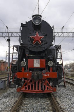 Perm, Rusya - 09 Mayıs 2018: restore edilmiş Sovyet Sınıf L buharlı lokomotif 