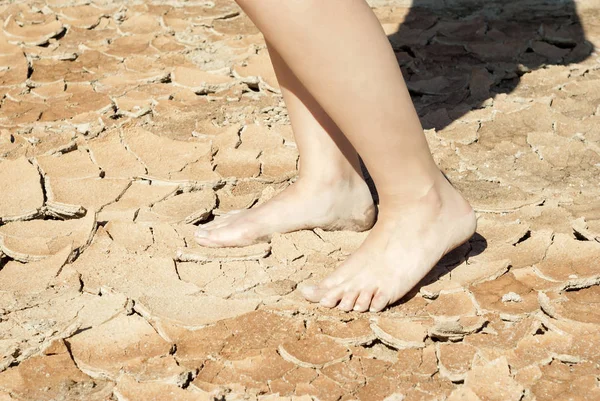 Bare Woman Feet Dried Hot Cracked Clay Surface Desert — Stock Photo, Image