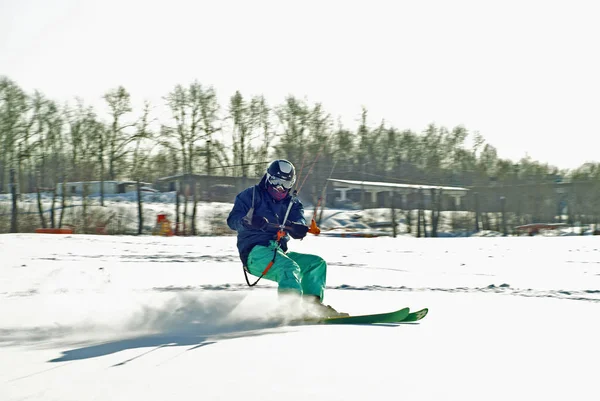 Perm Federacja Rosyjska Lutego 2018 Snowkiter Sunie Lodzie Zbiornika Kama — Zdjęcie stockowe