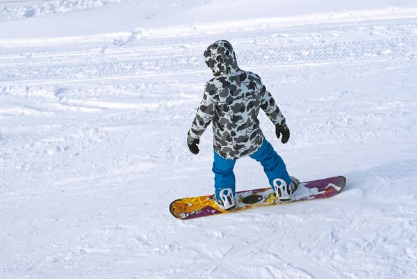 Perm Rusland Februari 2018 Snowboarder Rijden Een Besneeuwde Berghelling — Stockfoto