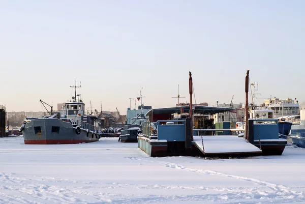 Verschiedene Flusstechnische Schiffe Während Der Überwinterung Rückwasser — Stockfoto