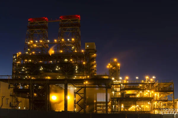 Fener - 4-davul parlak ışıkları, gece endüstriyel yatay bir petrol rafinerisi kok biriminde gecikmeli