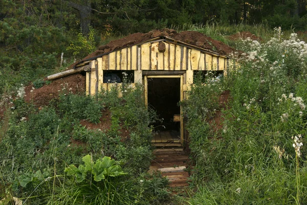 Dugout Inacabado Refugio Burdei Ladera — Foto de Stock