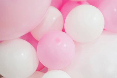 bulanık arka plan - beyaz ve pembe balon farklı boyutlarda