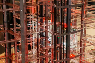 Metal ve plastik yapıları, elektronik ve LED ile teknolojik arka plan