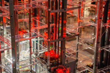 Metal ve plastik yapıları, elektronik ve Led ile teknolojik arka plan