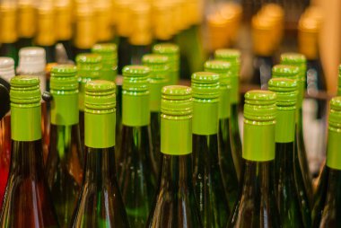 Bir çekmece şişelerde darboğazları Close-up