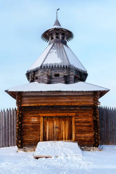Старинная Бревенчатая Башня Воротами — стоковое фото