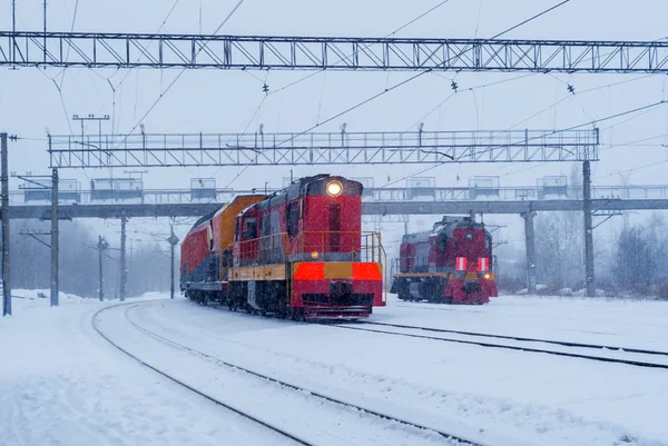 Dos Locomotoras Diésel Derivación Una Rama Invierno Durante Una Nevada — Foto de Stock