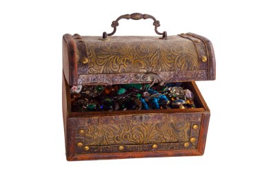 Beyaz arka plan üzerinde izole mücevher ile eski vintage küçük göğüs