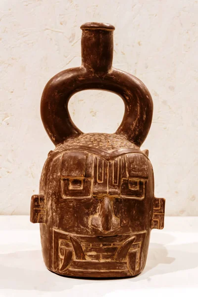 Yekaterinburg Russia January 2019 Ancient Peruvian Ceramic Vessel Shape Head — Stock Photo, Image