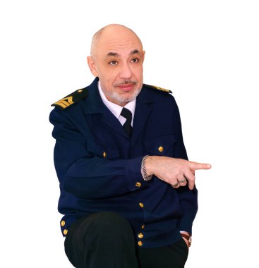 yaşlı adam bir memur deniz üniformalı puan parmak beyaz arka plan üzerinde izole bir şey